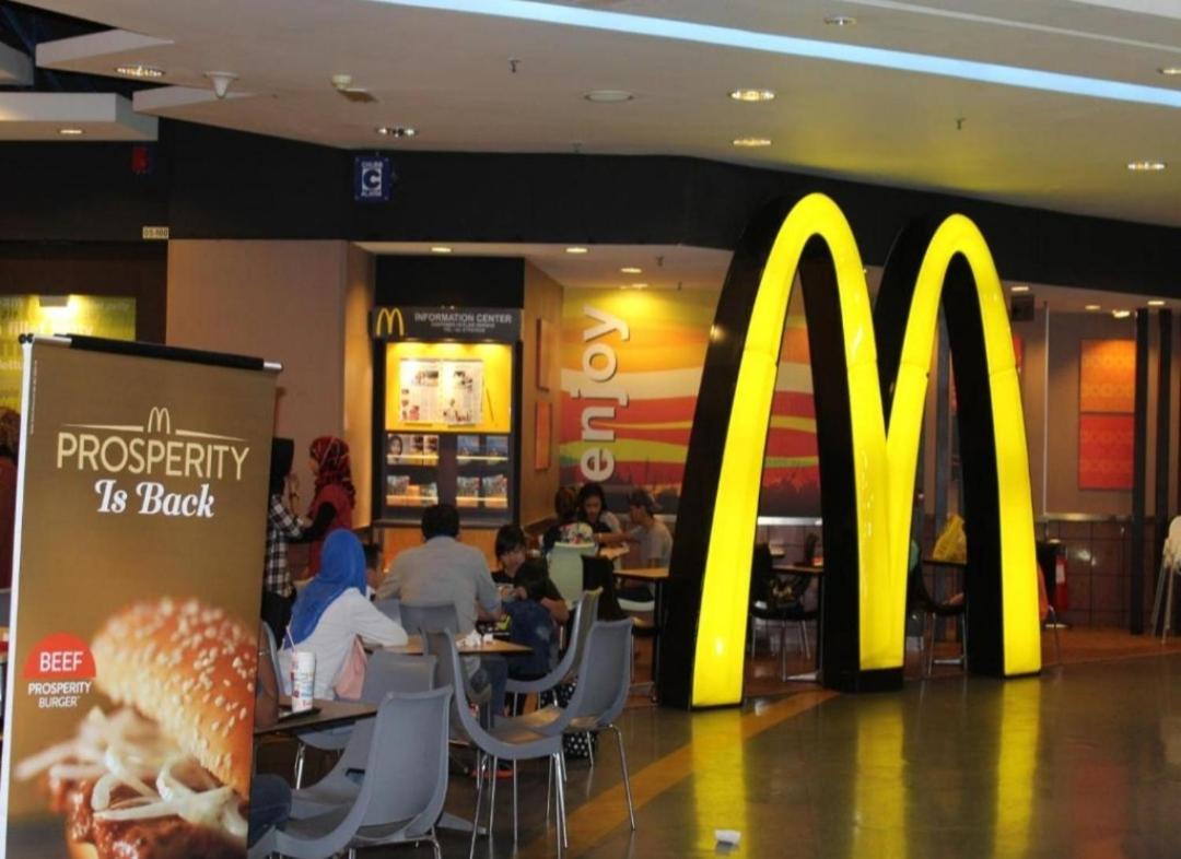 Golden Service At Times Square Kl *